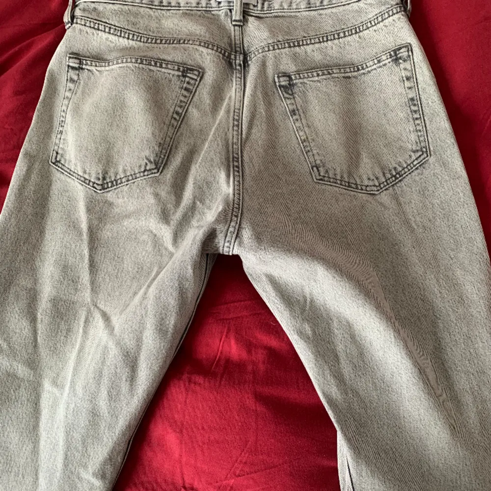 Säljer mina hope jeans som jag beställde på deras hemsida. Storlek: 34. Rekommenderar dessa för någon som är lite längre. Nypris 2000kr. Jeans & Byxor.