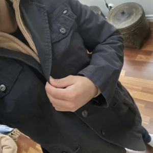 Field jacket  - Tjena, säljer nu en riktigt fet Overshirt som är perfekt till sommar kvällarn | Skick10/10 size m.