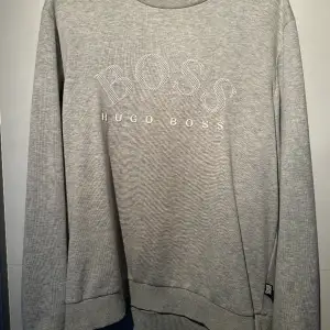 Sweatshirt Storlek XL Slimfit sitter som L Nyskick Möts i Eskilstuna eller fraktas 250 + frakt