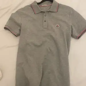 Moncler piké  Size S Cond 10/10