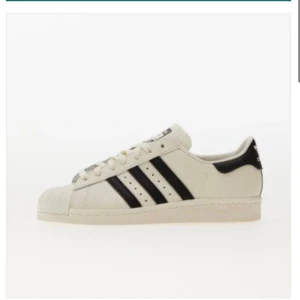 Adidas Superstar 82 - Helt ny oanvänd  Storlek står på förpackningen. 40 