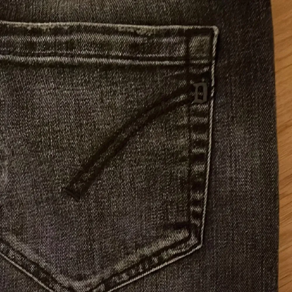 Dondup Jeans - George - Storlek 29, passar dig mellan 170-180cm! Hör av dig vid funderingar// V.Sellout. Jeans & Byxor.