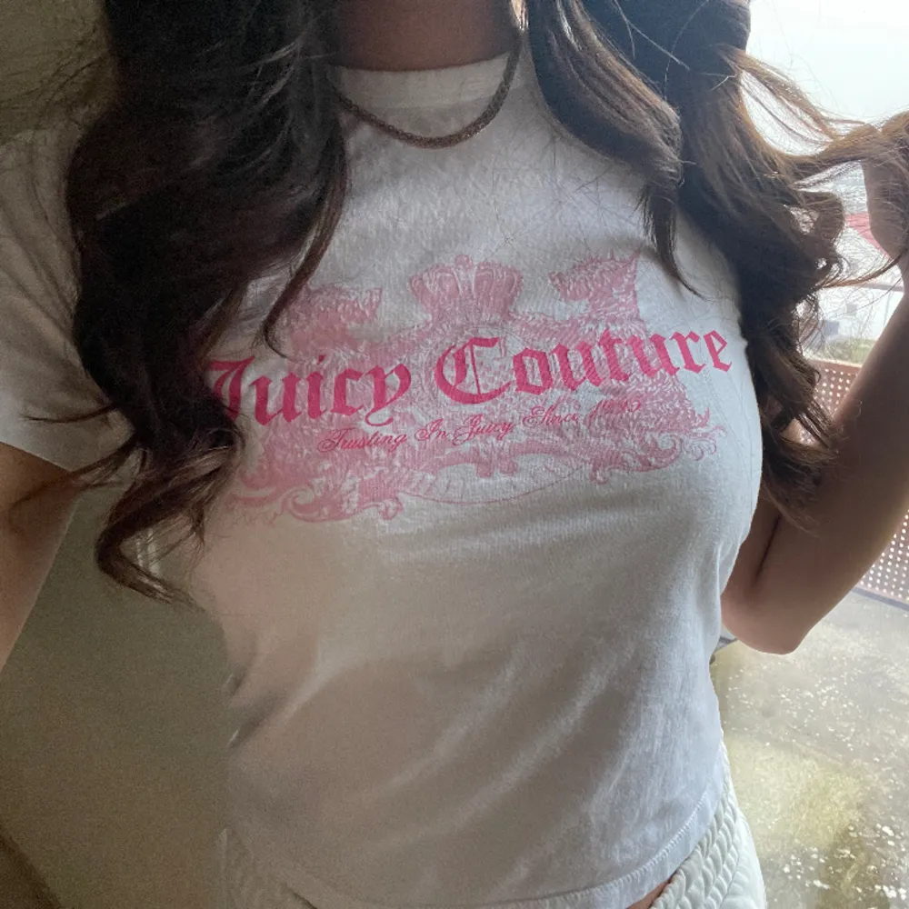 Jätte söt T-shirt från juicy couture Fint skick inte använt så många gånger!. T-shirts.