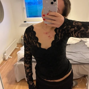 Spets topp - Super snygg långärmad fest topp i spets!!💘💘😇