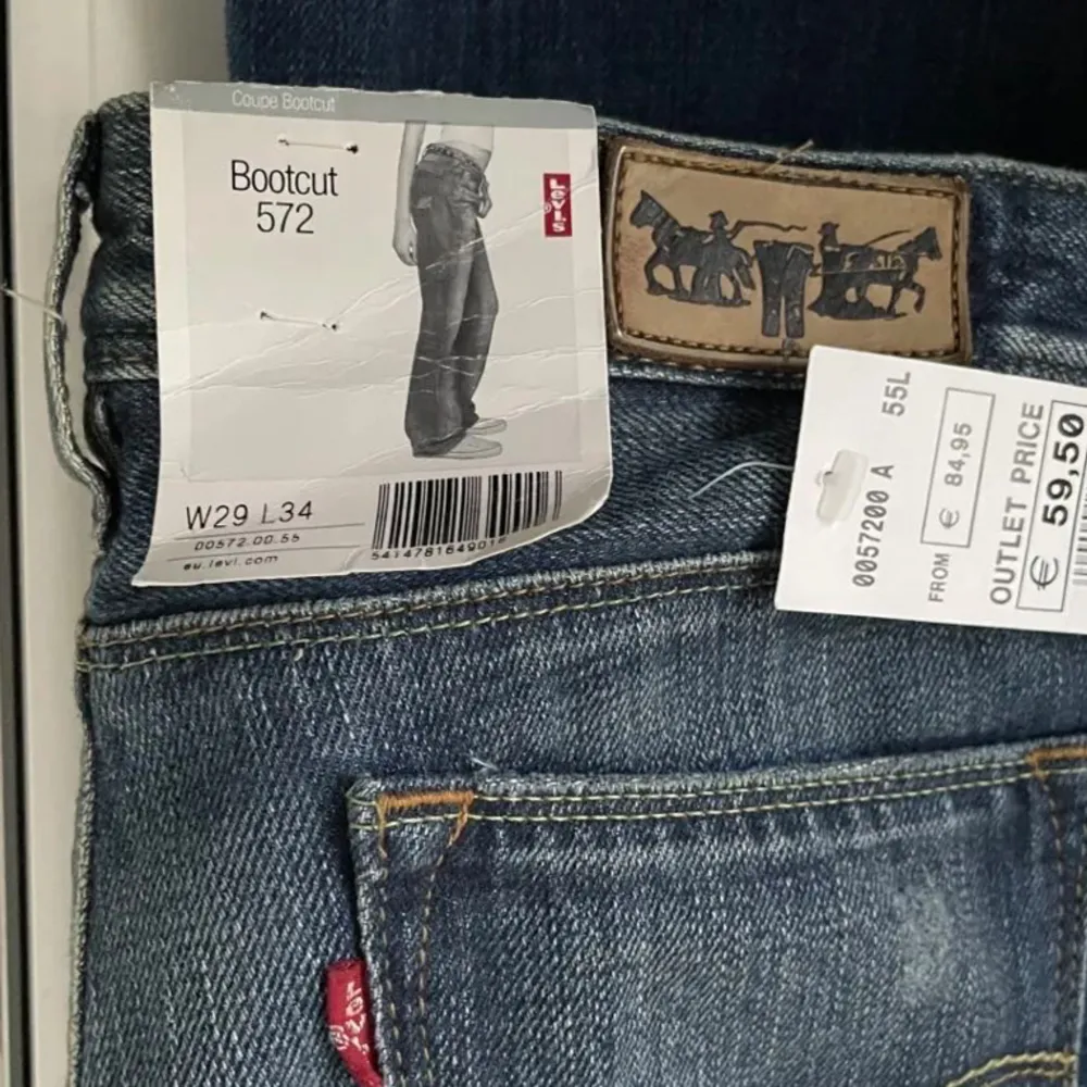 Super snygga 572 bootcut jeans😽 säljer pågrund att dom inte passade och är köpta på Plick! Kontakta ifall frågor🫶🏽🫶🏽. Jeans & Byxor.