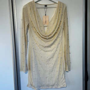 KLÄNNING  - Aldrig använd 🩷