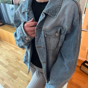 Jeansjacka  - En fin jeansjacka🌼