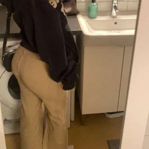 Jeans - Super fina beiga jeans, sitter sååå bra