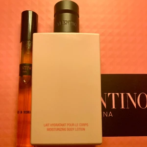 Valentino Donna (EDP 10 ml + Lotion 100 ml) - Valentino Donna Born in Roma, Fr presentbox säljes tillsammans för ett bättre pris än separat (se separata annonser) 