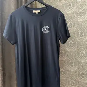 Burberry T-Shirt köpt på Haiendoshop för 1800:- Aldrig använd, digitalt kvitto finns