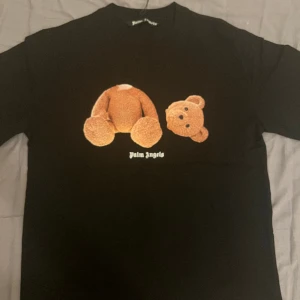 Palm Angel - Tjena säljer helt nya Palm Angel T-shirt för ett jätte bra pris 
