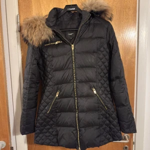 Rock end blue vinterjacka storlek 40 - Jackan är väldigt fint i sick, använd lite  