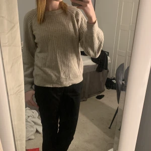 Stickad tröja  - Super finnn