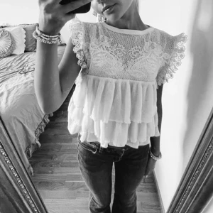 Topp - Jättefin topp från zara som inte kommer till användning 💗Storlek M men passar mig som vanligtvis brukar ha xs/s. Lånade bilder