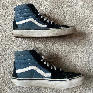 Blåa höga vans - Säljer mina vans storlek 39❤️