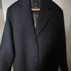 Black coat from Mango. Capsule collection 2023. Regular fit. Used it only few times.