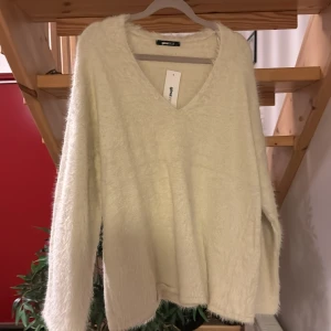 Tröja  - Oanvänd tröja från Gina! 