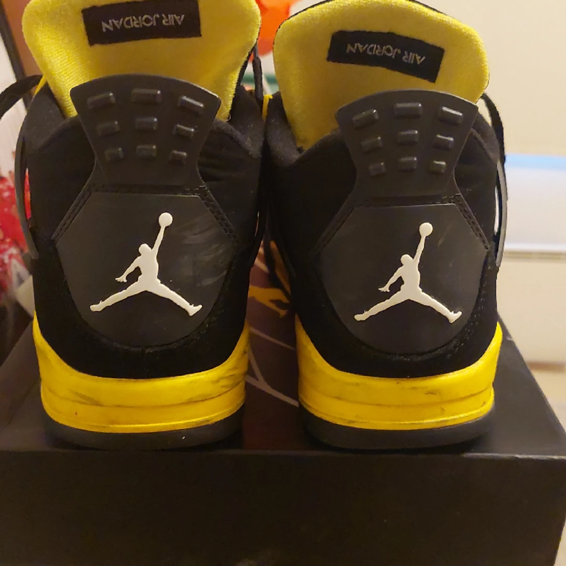 Jordan 4 thunder  - 91