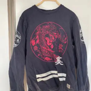 Snygg vintage sweatshirt som jag skulle säga sitter som M 