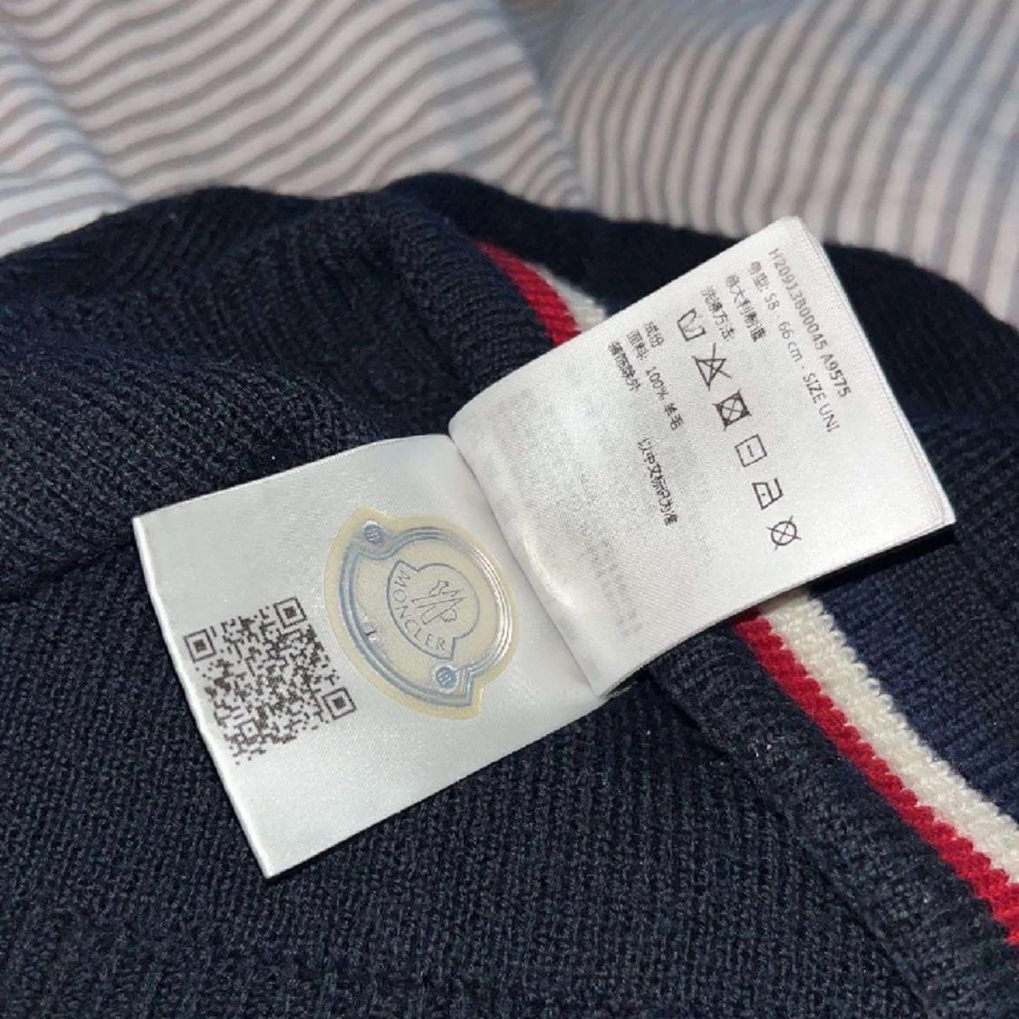 Moncler mössa  - 91