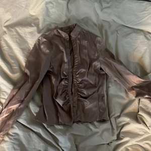 Skitsnygg tröja  - Jättefin tröja som är använd 1 gång skriv för flera bilder