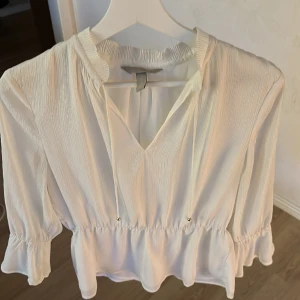 Blus - Superfin blus från H&M, säljer den då den inte kommer till användning tyvärr!