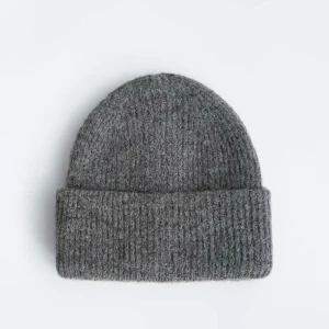 Grå mössa - Köpt från zara, aldrig kommit till användning 