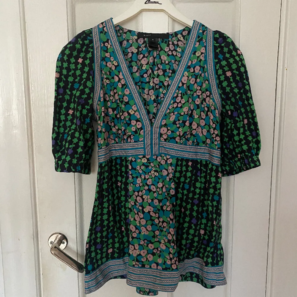 Vintage blommig Marc Jacobs blus, stl M. Blusar.