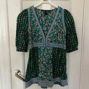 Vintage blus - Vintage blommig Marc Jacobs blus, stl M
