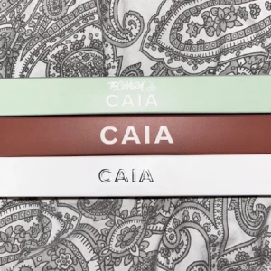 Caia borstar  - Säljer 3 st Caia borstar. Helt nya. Oanvända. • grön: pencil crease brush E27 • Brun: blender brush E09 •White: under eye setting powder brush F20 Säljer alla 3 tsm för 220kr. Vill ni bara köpa ena borsten, så får ni meddela mig. Säljer för 75kr st. 