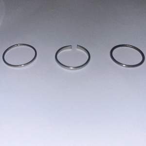 Vanliga smala ringar, som man kan lägga som extra🤍 5kr styck 🤍