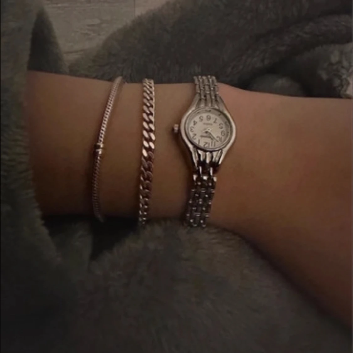 Klocka i silver  - 91