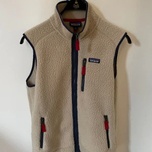 Patagonia väst - Den klassiska Patagonia västen.  Sparsamt använd