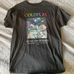 Coldplay göteborg 2023 t-shirt - i nyskick!! storlek XL men passar L och stor M