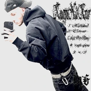 fet ami paris hoodie - astung hoodie till duuunder pris dom kostar typ 3 lax mannen! sjuuuuuuukt heavyweight sitter som en oversize M perfekt passform. passar alla. puss. köpt NK p&f