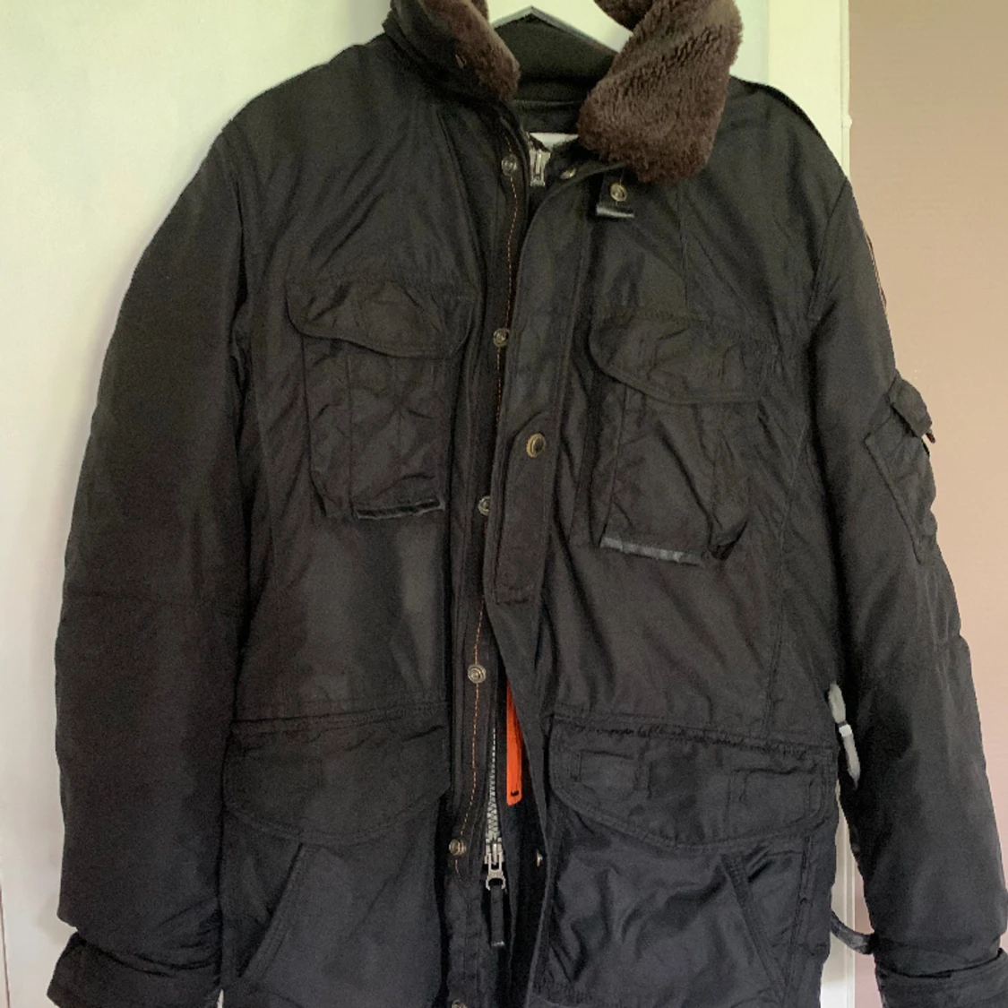 En parajumpers storlek medium.