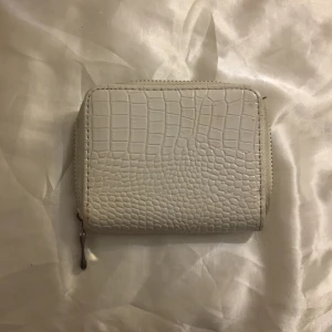 Plånbok - Läs bion före du köper 