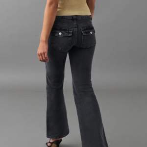Jätte fina lågmidjade jeans väldigt bra skick. Säljer nu dom eftersom jag knappt använder dom☺️  Bara skriva för fler bilder