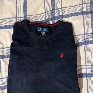 Marinblå Polo Ralph Lauren tröja - Strlk. XL (18-20), priset kan diskuteras. 