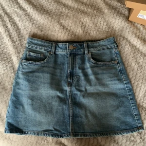 Jeanskjol - Från Hm, är i storlek 38