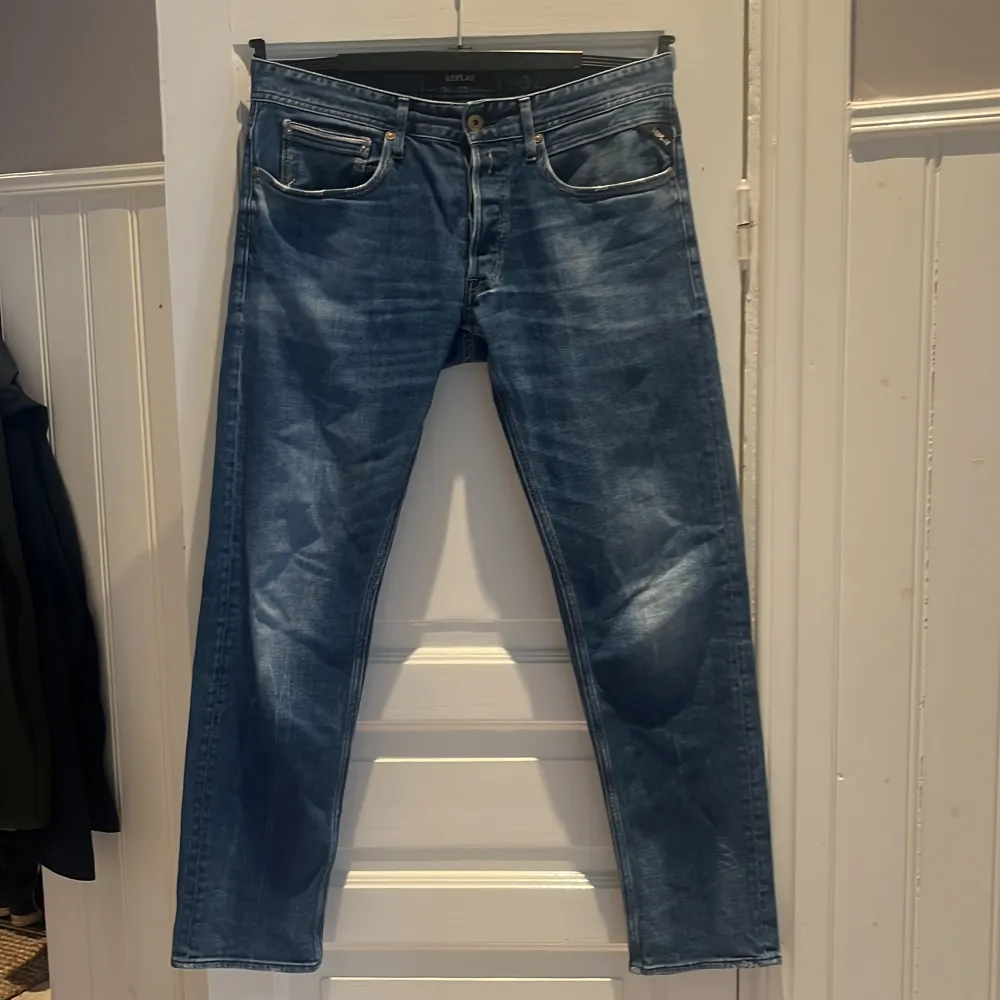 Ett par stilrena Replay jeans i bra skick  Strl 32/32. Jeans & Byxor.