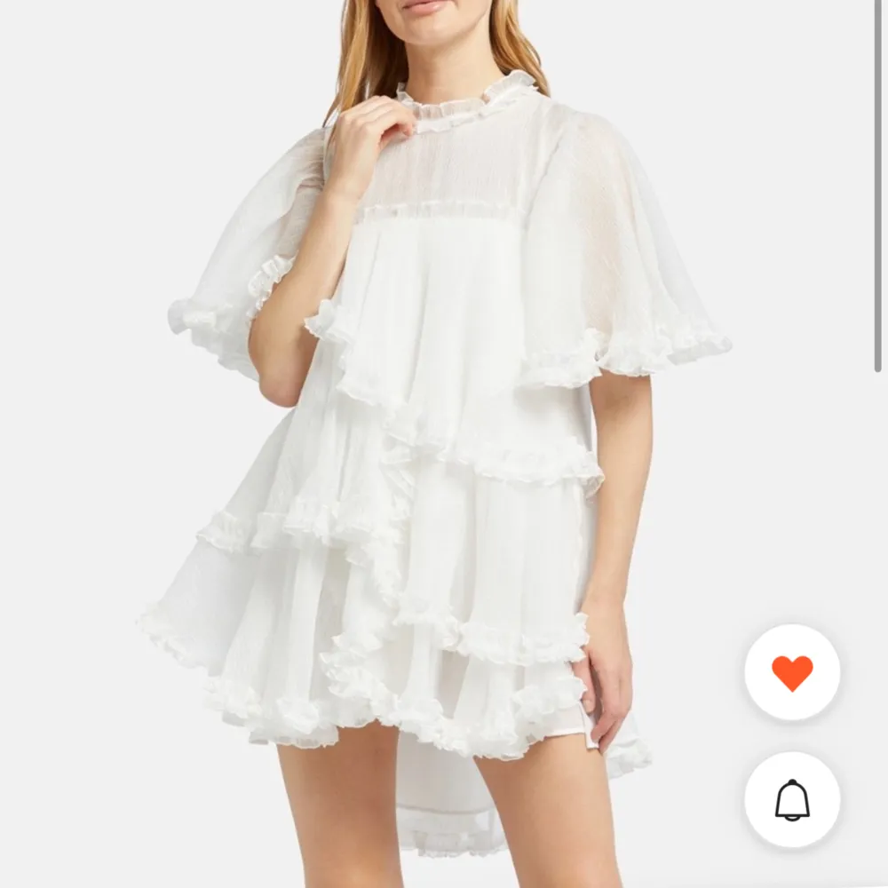 Intressekoll på denna klänning från Stella Nova. Helt ny med prislapp kvar. Den går inte att köpa längre och nypris är strax under 4000 kr. Perfekt klänning till studenten!. Klänningar.
