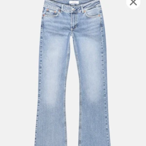 Lågmidjade jeans  - Lågmidjade jeans från junkyard, superfina och endast använda en gång så i super bra skick! Nypris 699