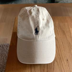 Polo Ralph Lauren Keps Beige Använd En Gång Bort Klippt Lapp Men QR Koden Är Kvar Iallafall