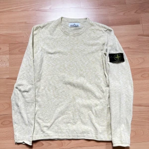Stone island sweatshirt  - Bra skick använd ca 3 gånger, självklart är den äkta 