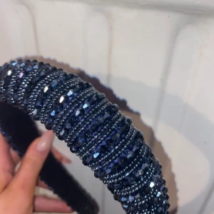 Diadem - Glitter diadem med pärlor.