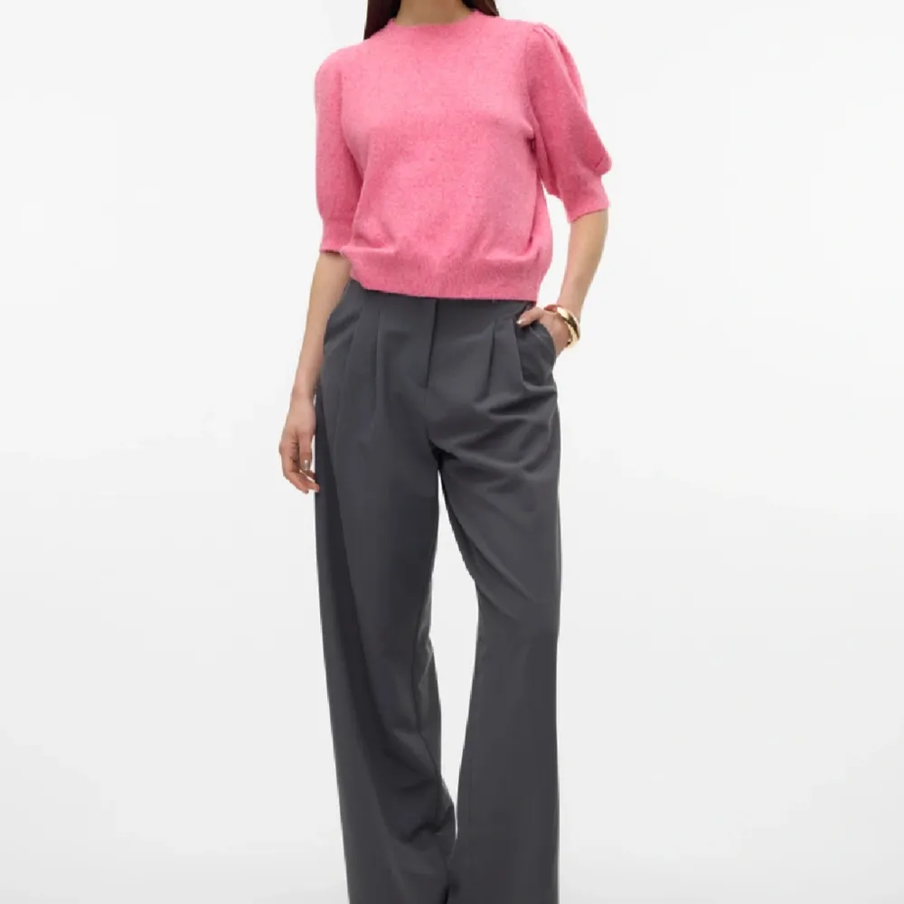 Populär tröja från Vero Moda i fin rosa 💗🌷  Storlek M. Aldrig använd! Köp via ”köp nu”💗. Toppar.