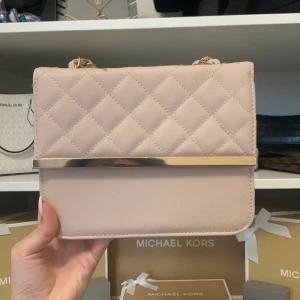 Väska  - Vill inte ha den mer på grund av att jag aldrig använder den 