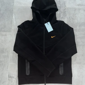 Nike Nocta Tech Fleece  - Nocta Tech Fleece, Storlek M, Helt ny och oanvänd. Priset kan diskuteras.