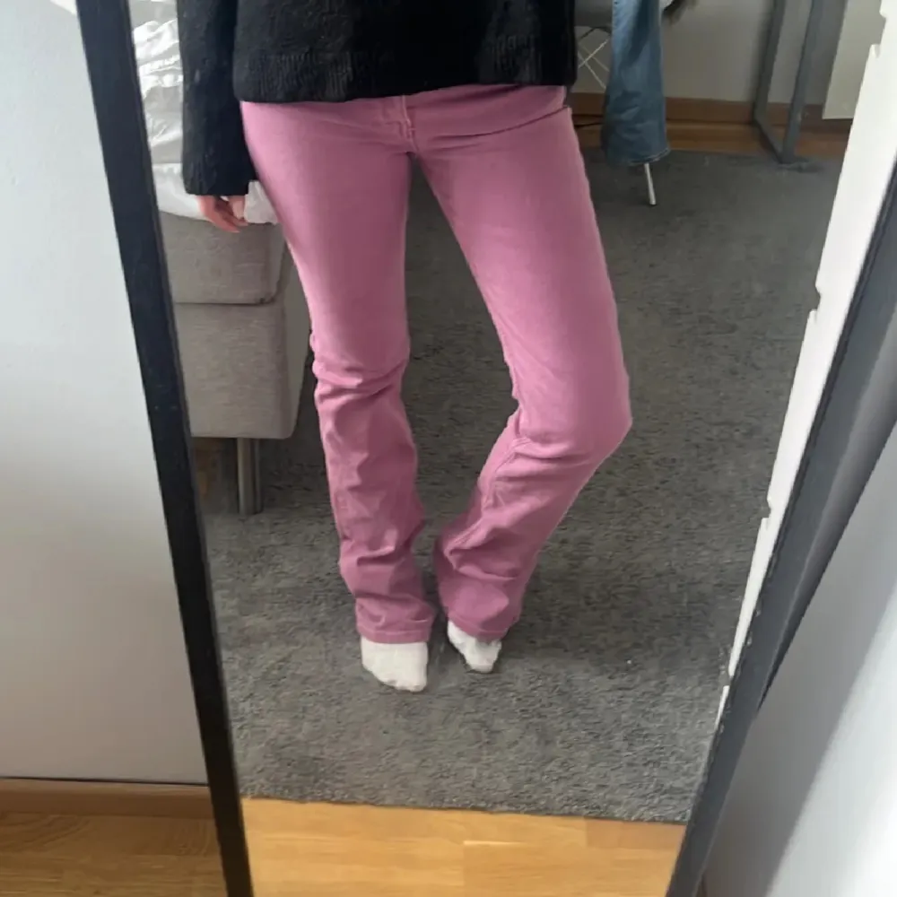 Sjukt snygga rosa jeans. Storlek 32 men skulle mer säga att dom är som 34. Jeans & Byxor.